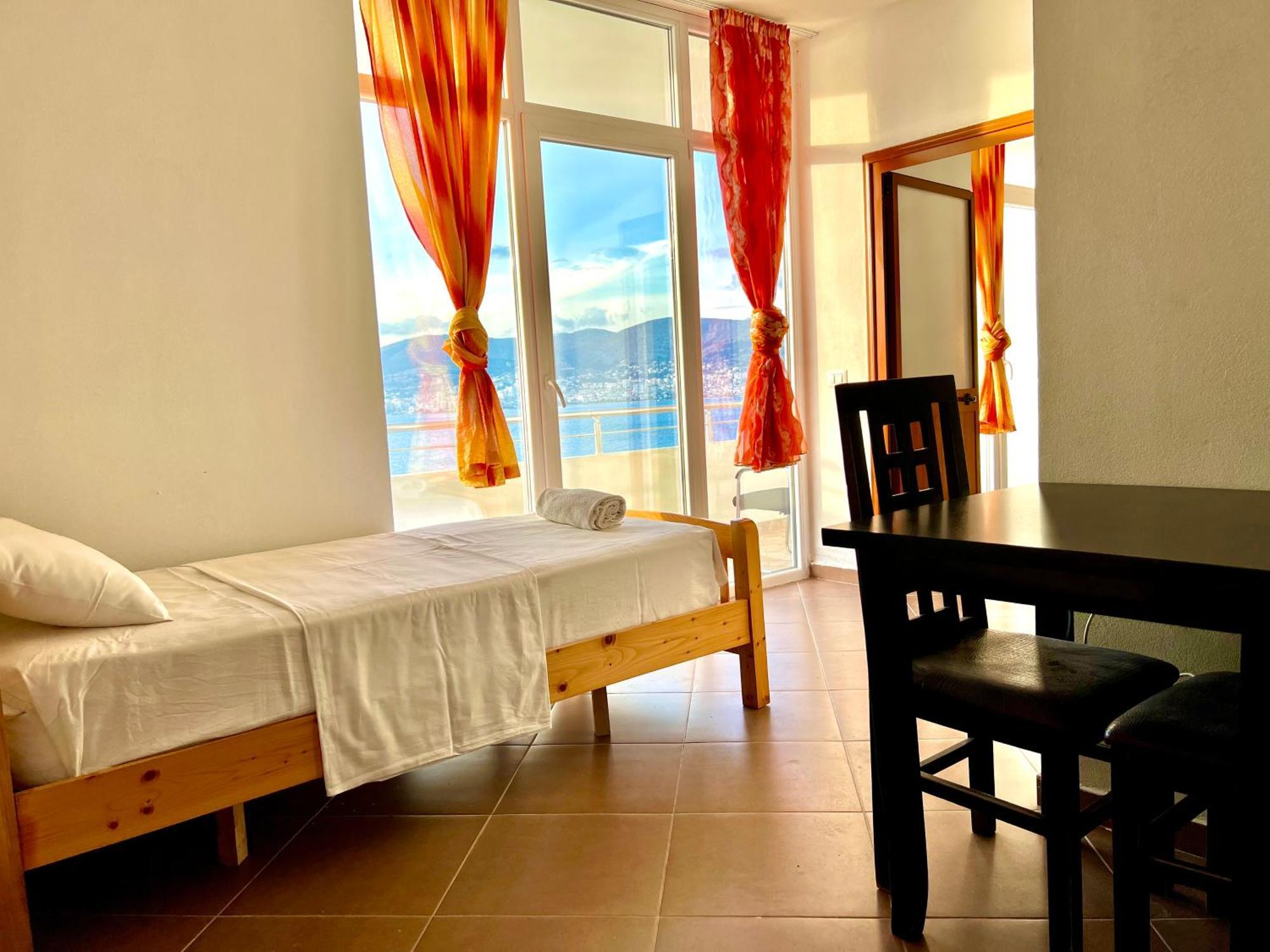 Redi'S Seaview Apartments Sarandë Exterior foto